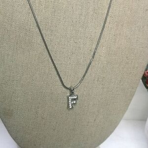 Initial Necklace QZ Letter F silver tone Chain